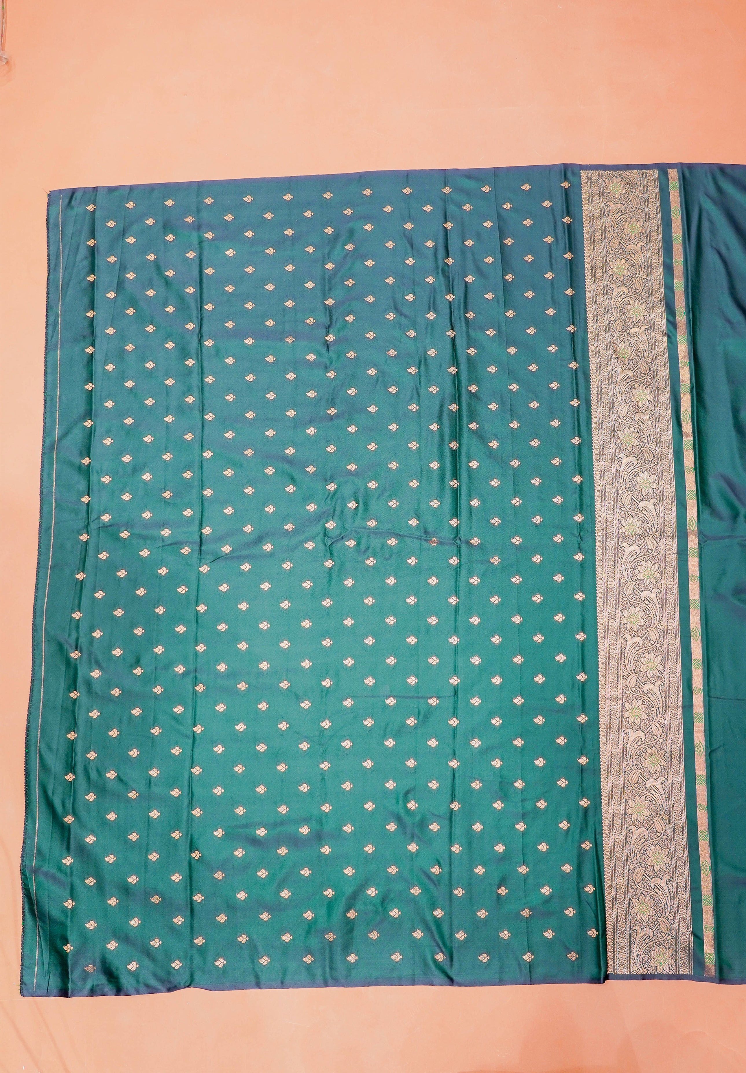 Women's Woven Banarasi Saree With Blouse Piece
