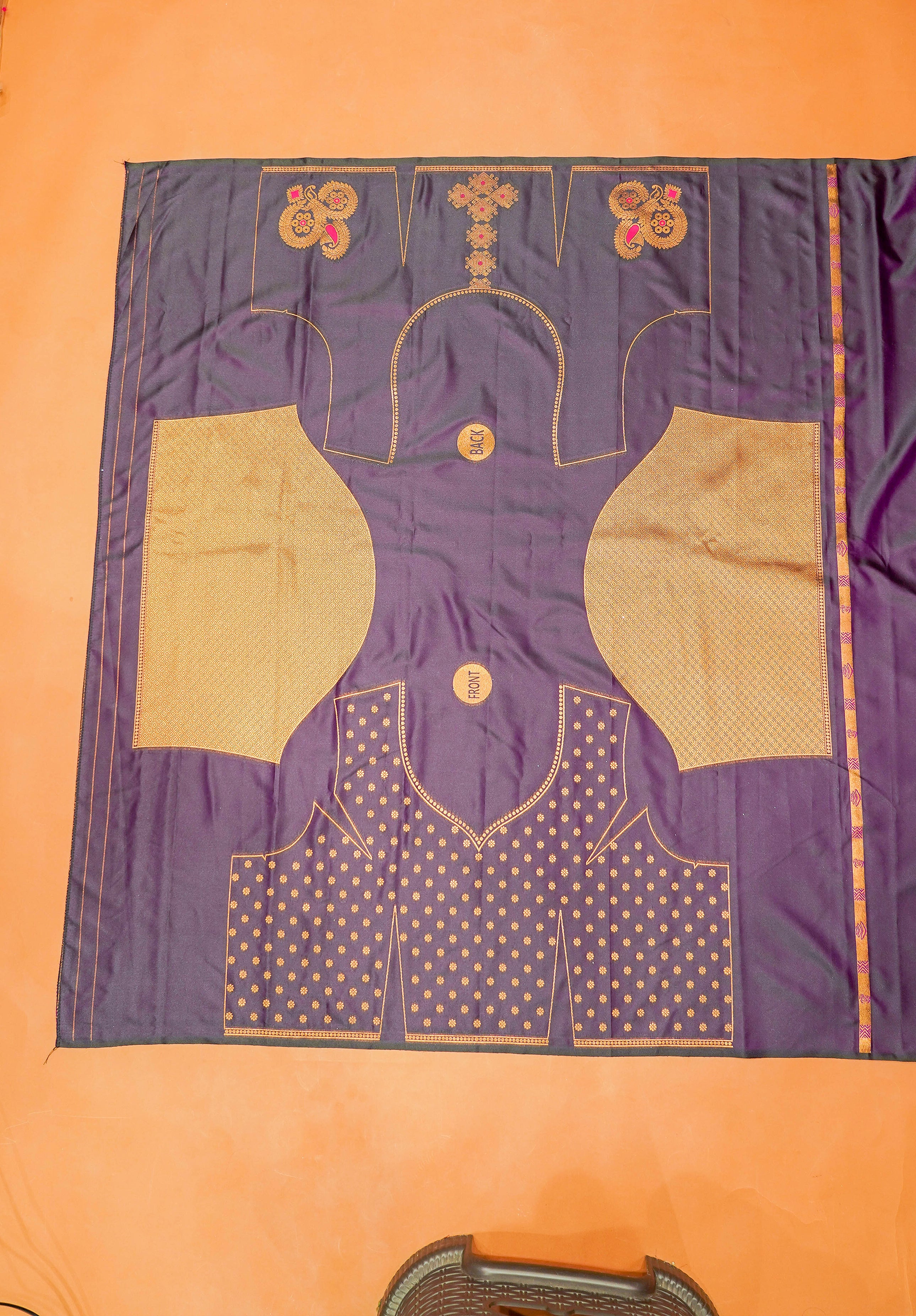Women's Woven Banarasi Saree With Blouse Piece