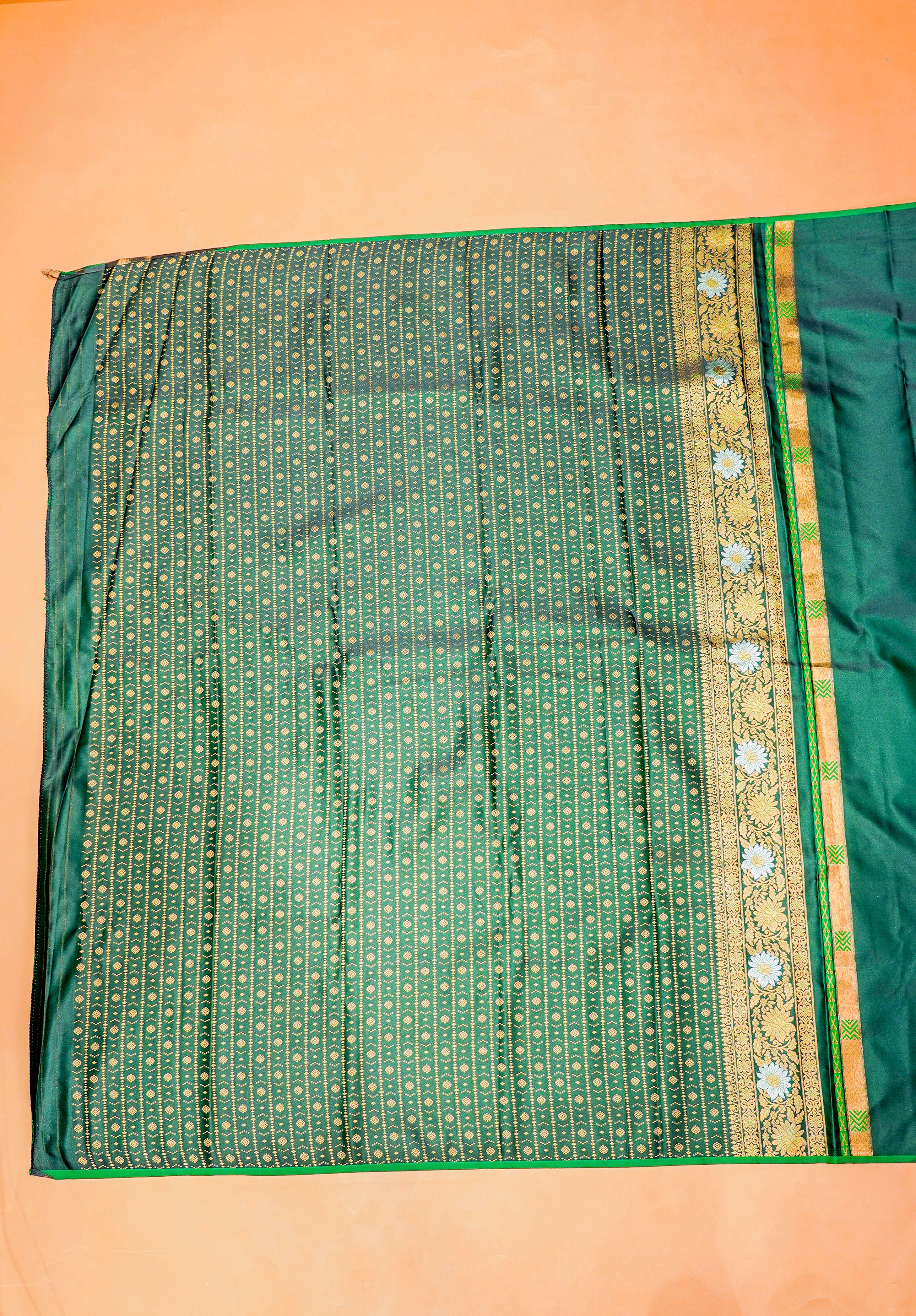 Women's Woven Banarasi Saree With Blouse Piece