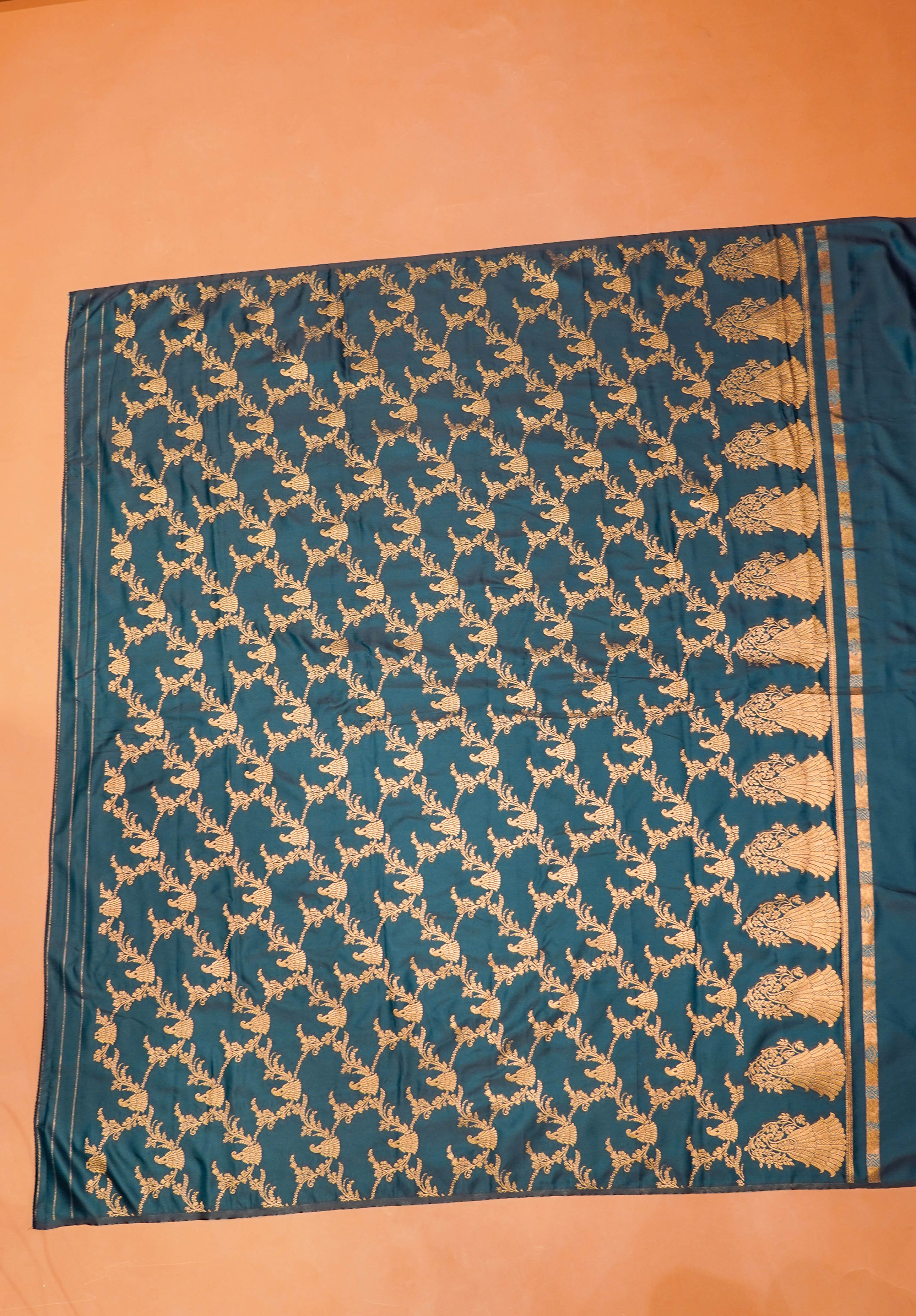 Women's Woven Banarasi Saree With Blouse Piece