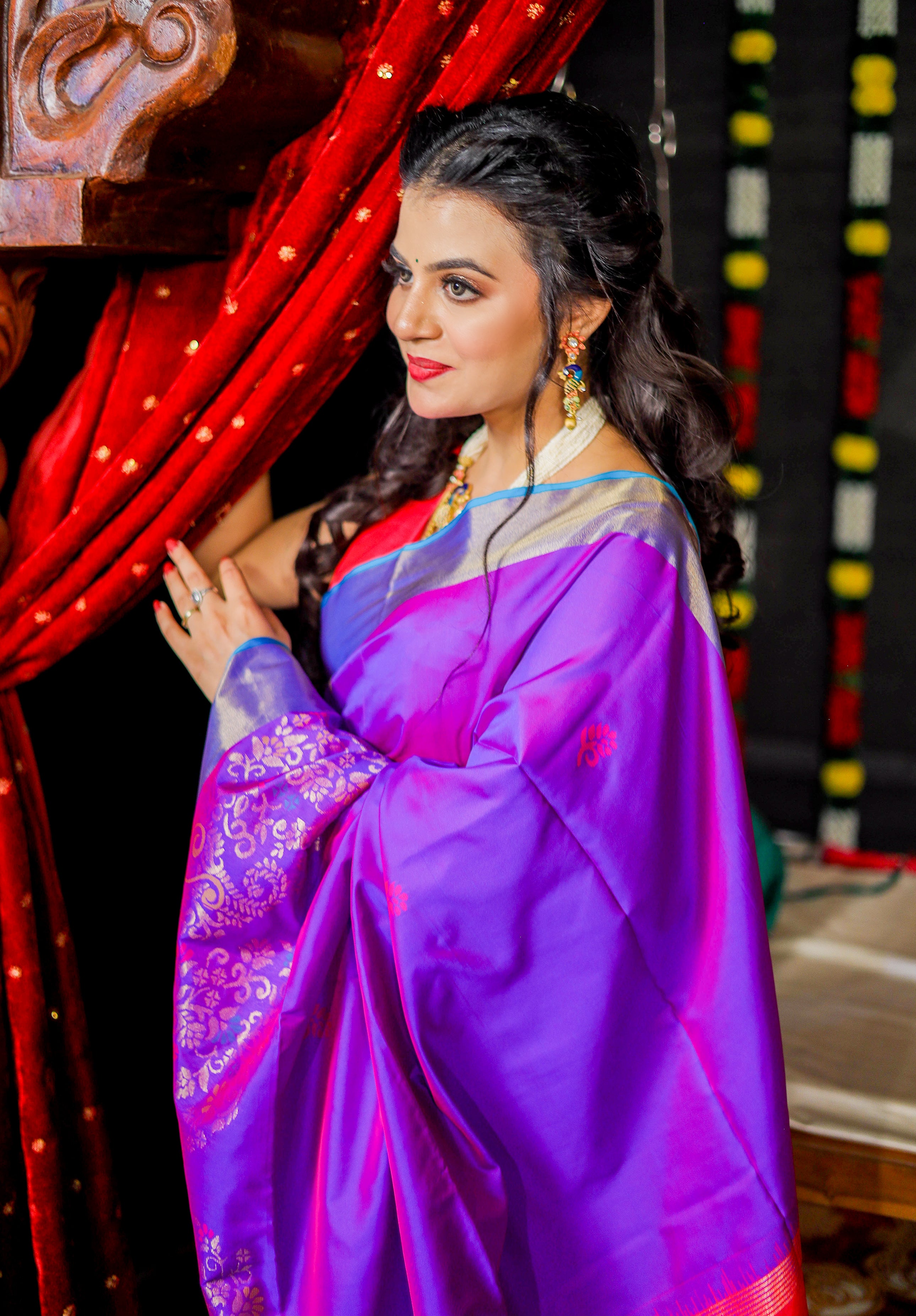 Women's Woven Design Kanjivaram Silk Saree With Blouse Piece