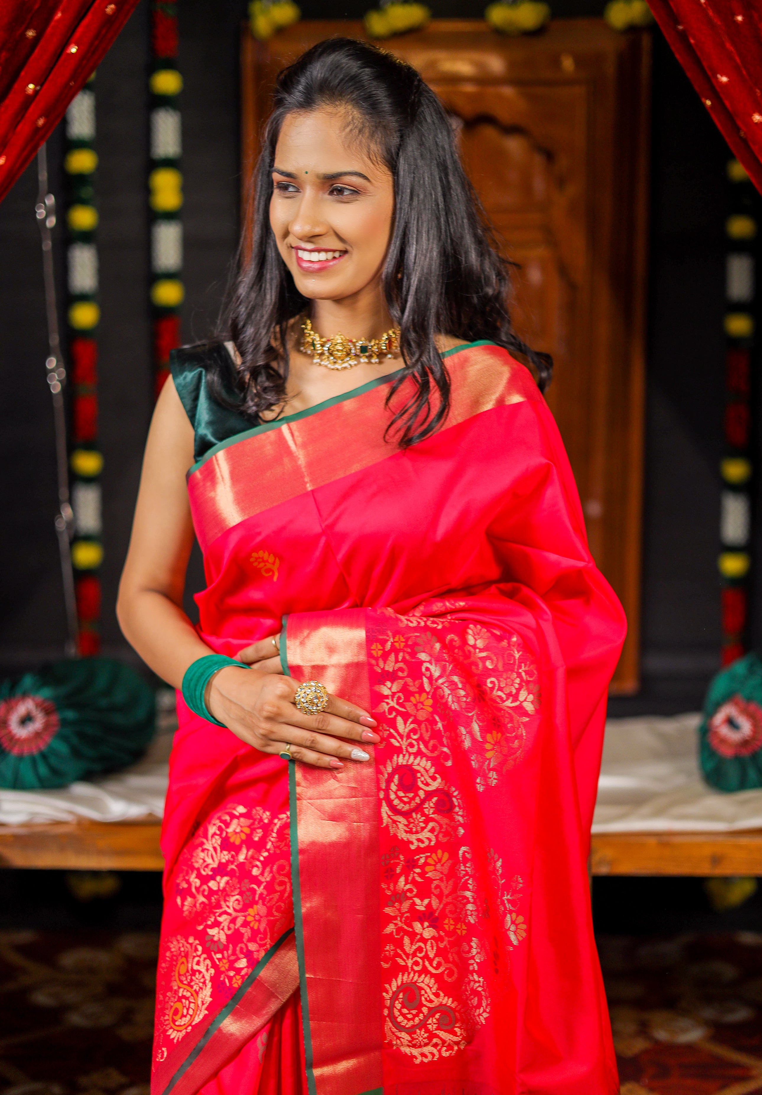 Women's Woven Design Kanjivaram Silk Saree With Blouse Piece
