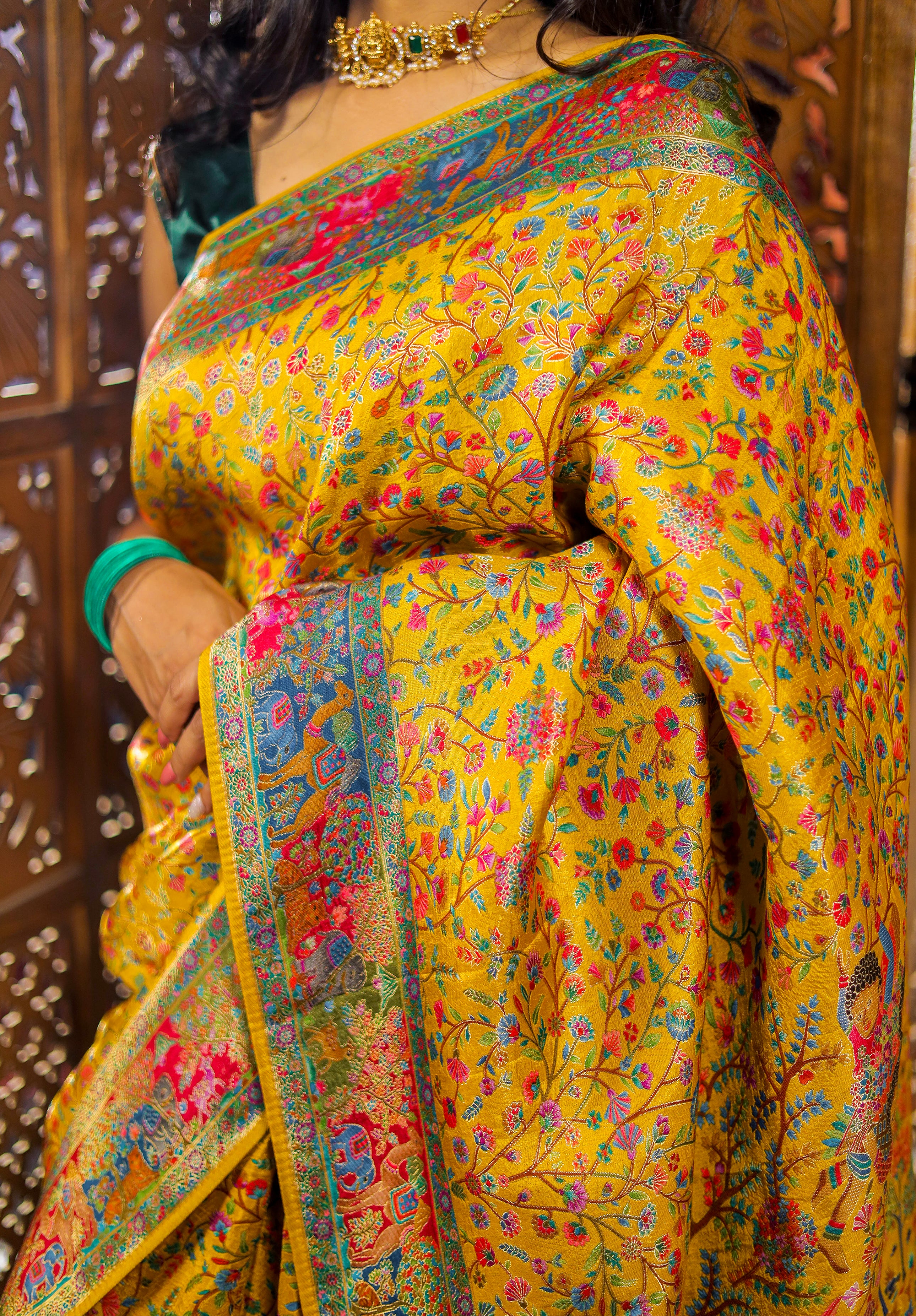 Women's Woven Design Kashida Work Saree With Blouse Piece