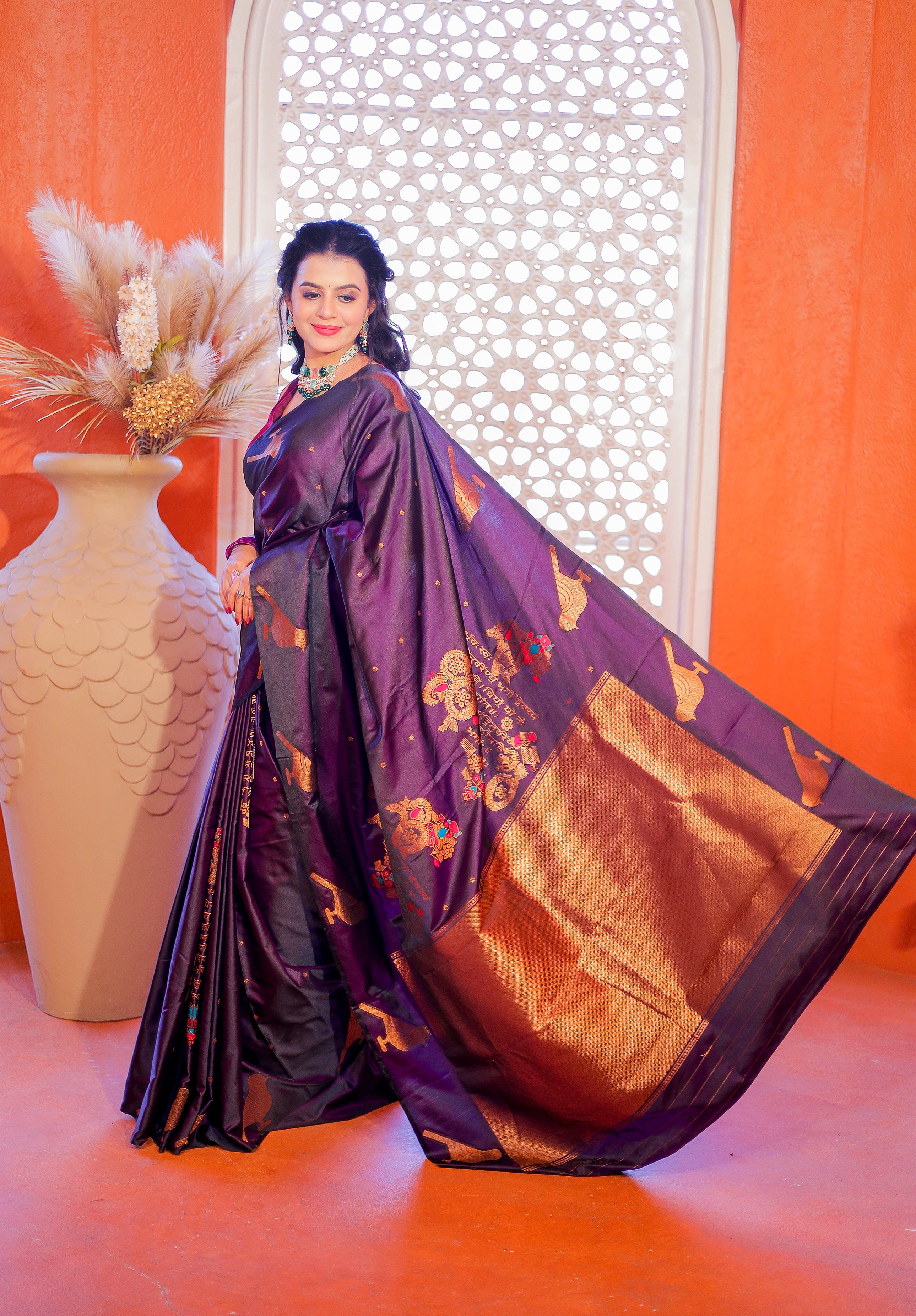 Women's Woven Banarasi Saree With Blouse Piece