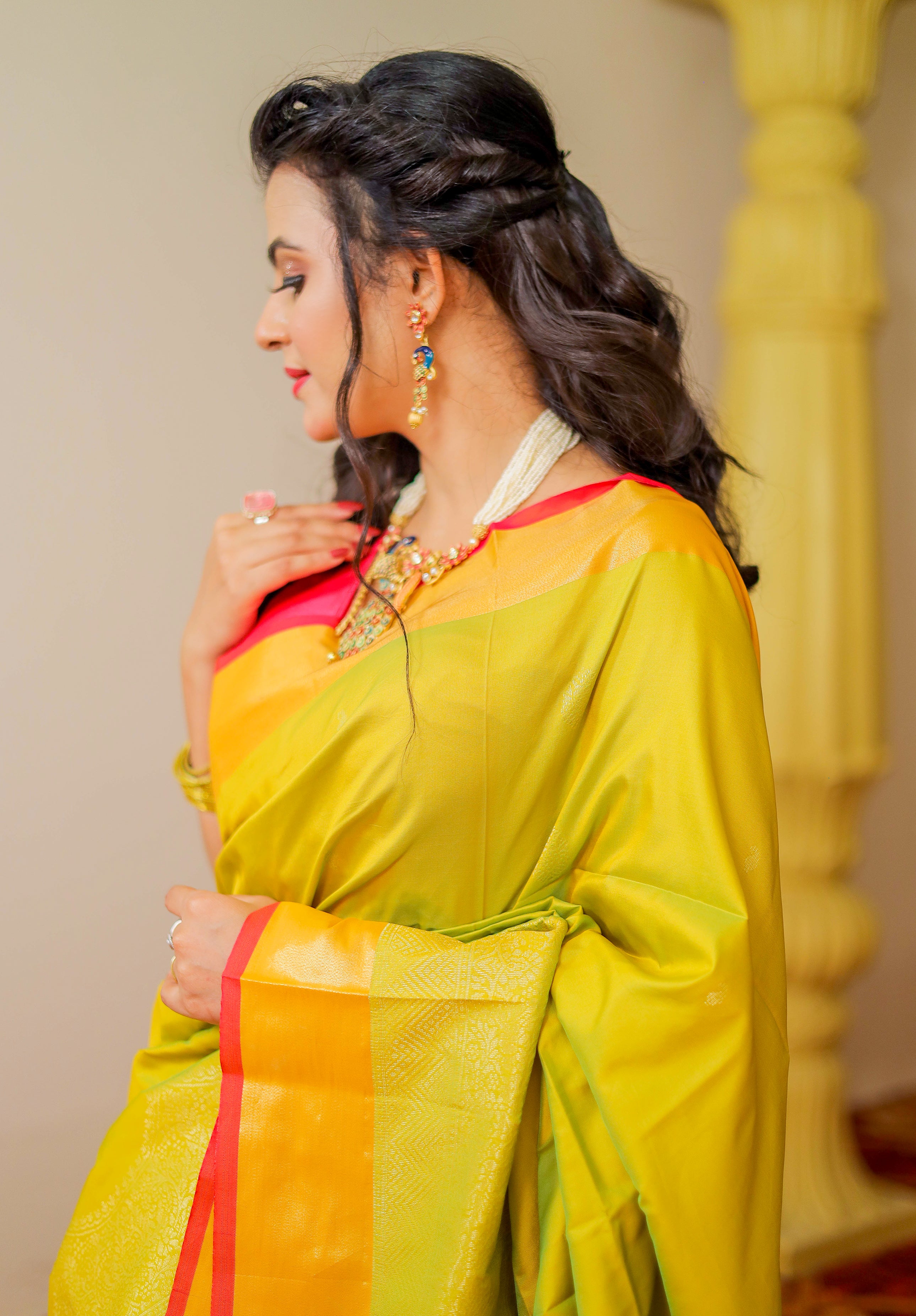 Women's Woven Design Kanjivaram Silk Saree With Blouse Piece