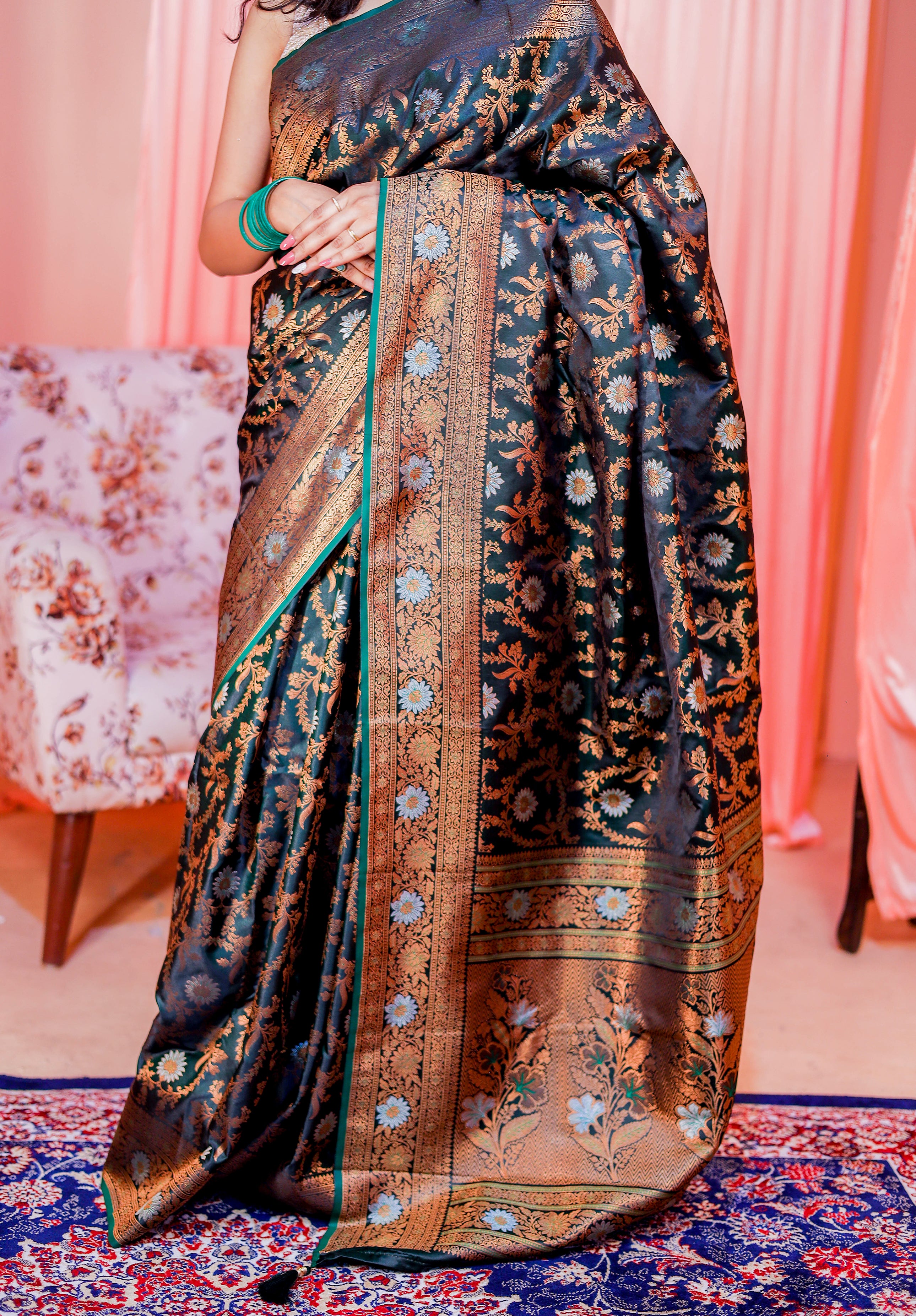 Women's Woven Banarasi Saree With Blouse Piece