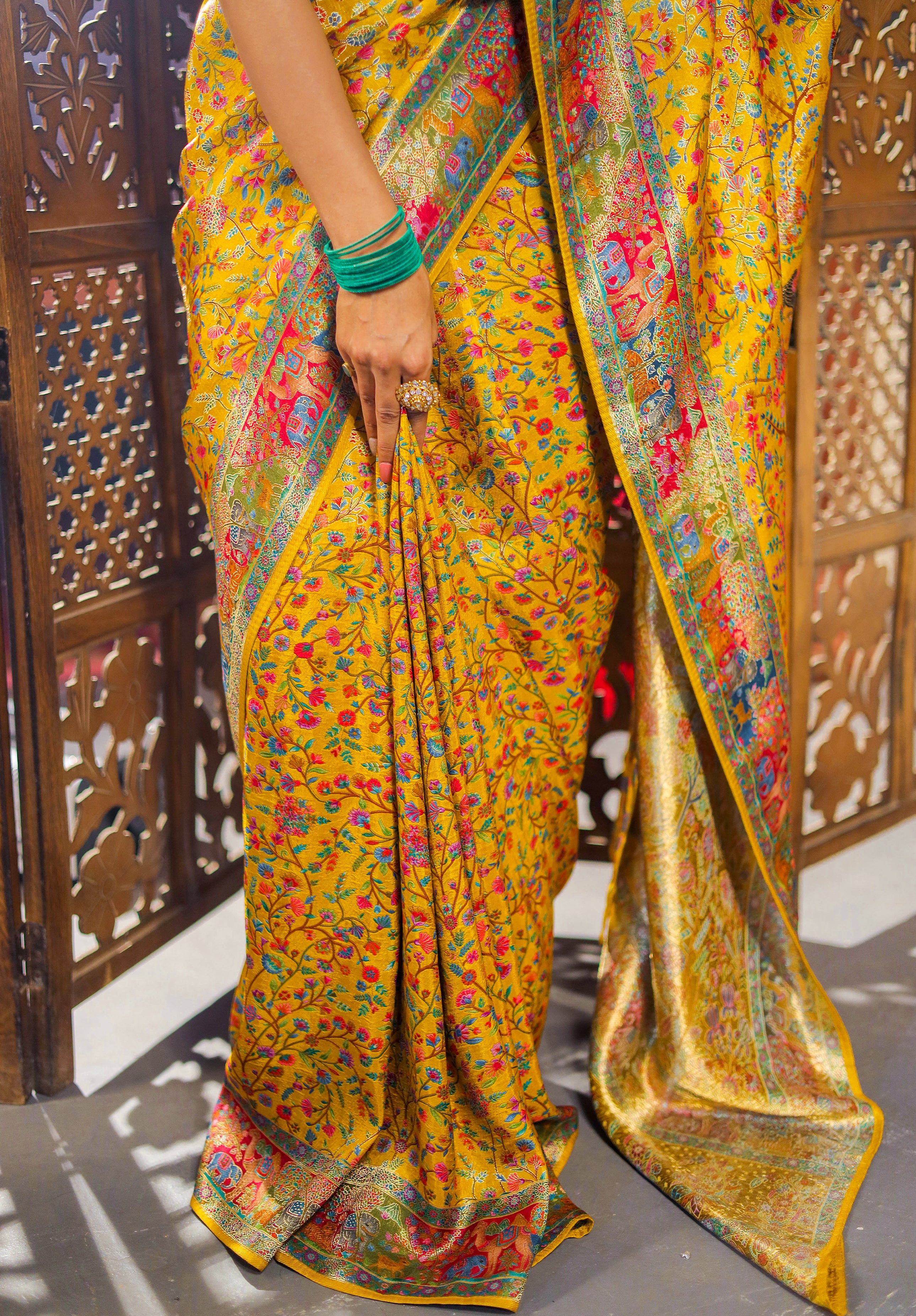 Women's Woven Design Kashida Work Saree With Blouse Piece