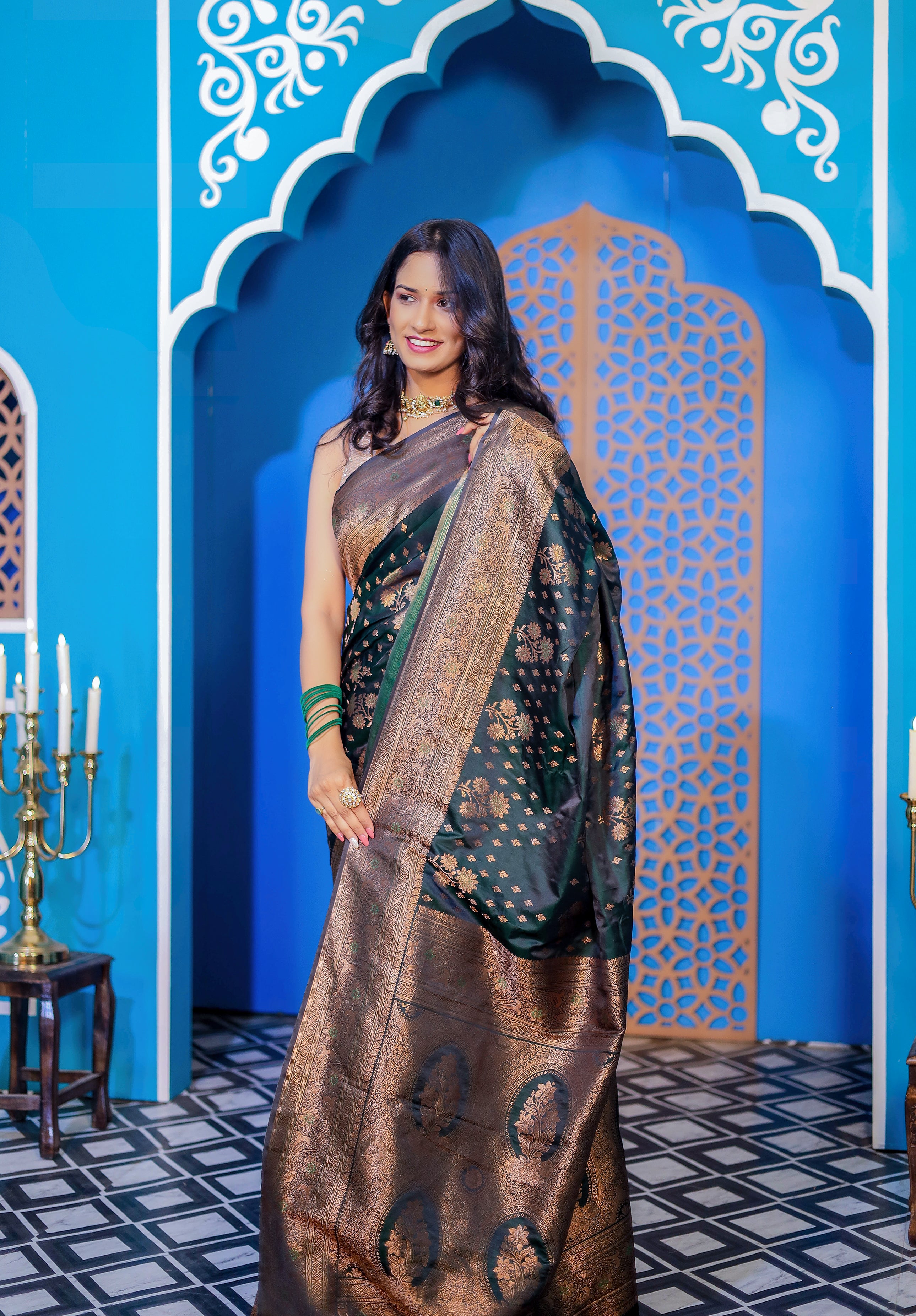 Women's Woven Banarasi Saree With Blouse Piece