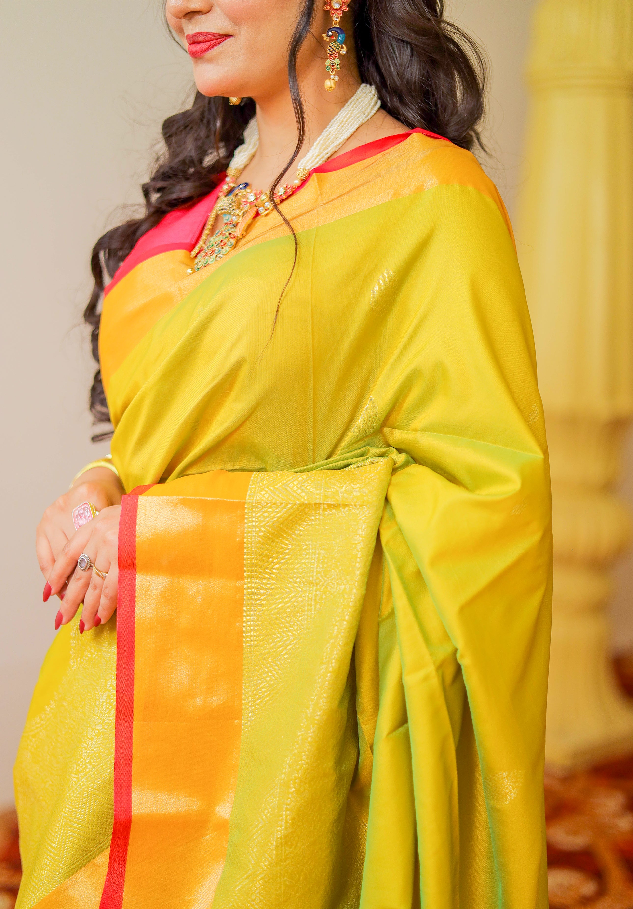Women's Woven Design Kanjivaram Silk Saree With Blouse Piece
