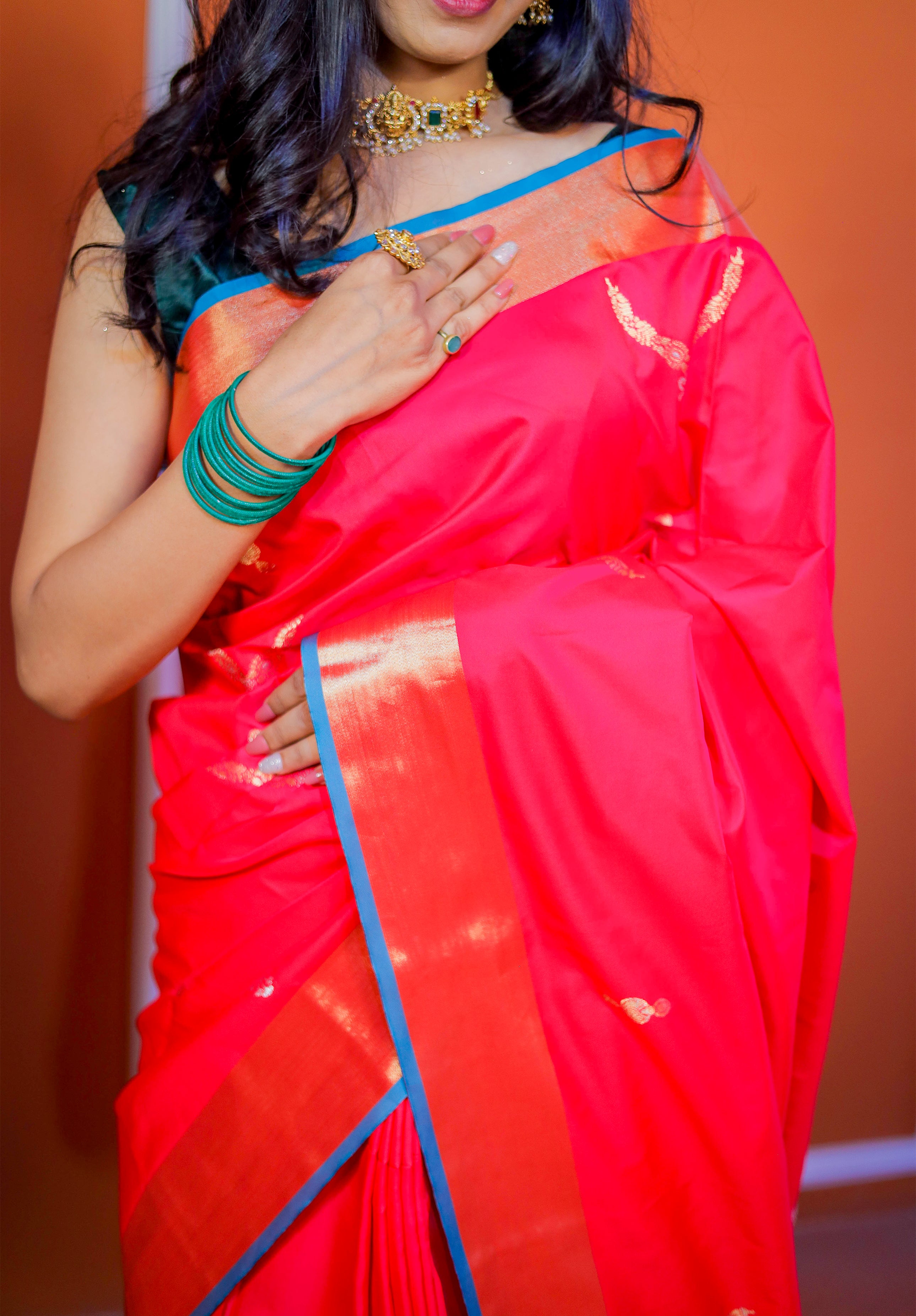 Women's Woven Design Kanjivaram Silk Saree With Blouse Piece