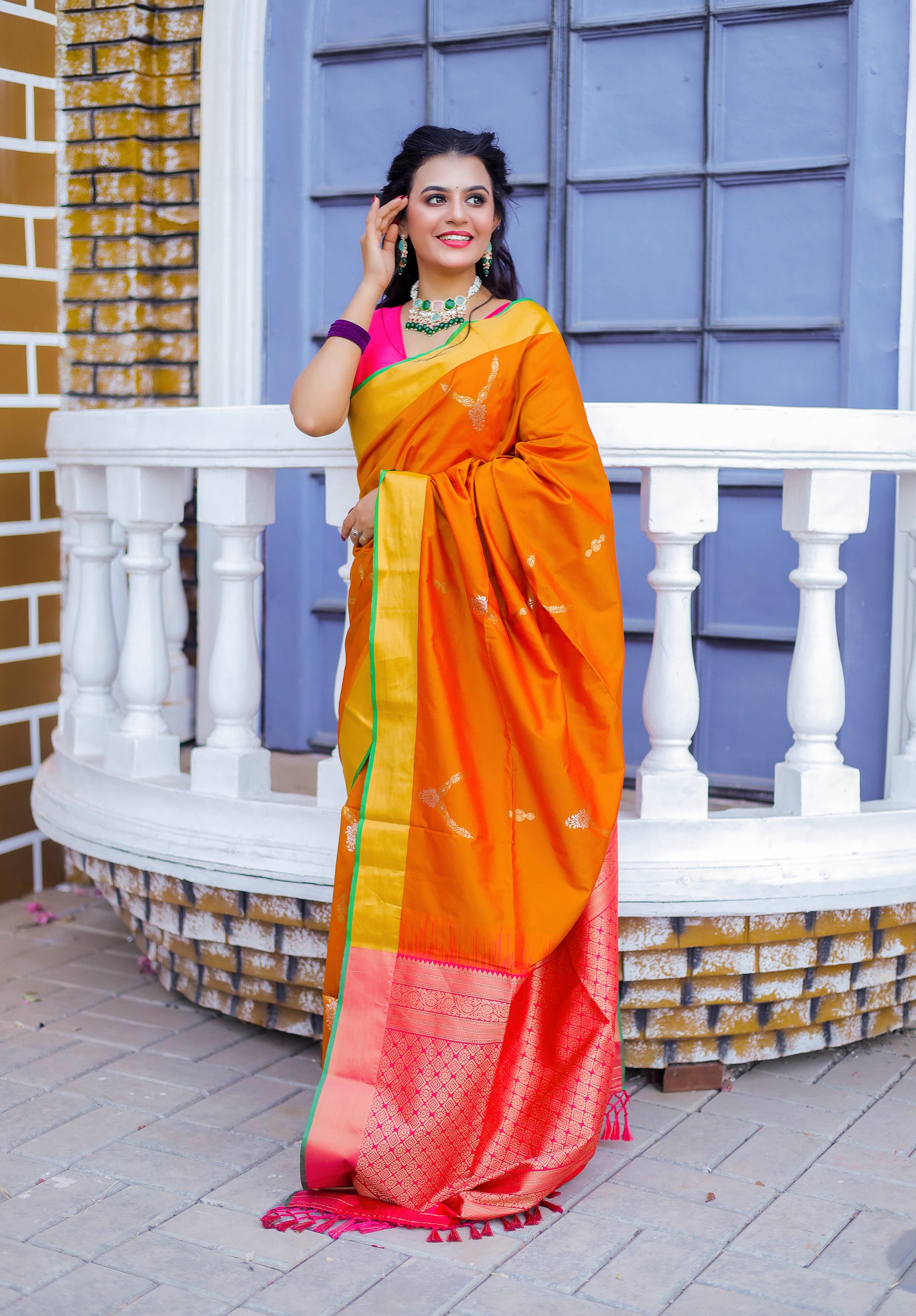 Women's Woven Design Kanjivaram Silk Saree With Blouse Piece