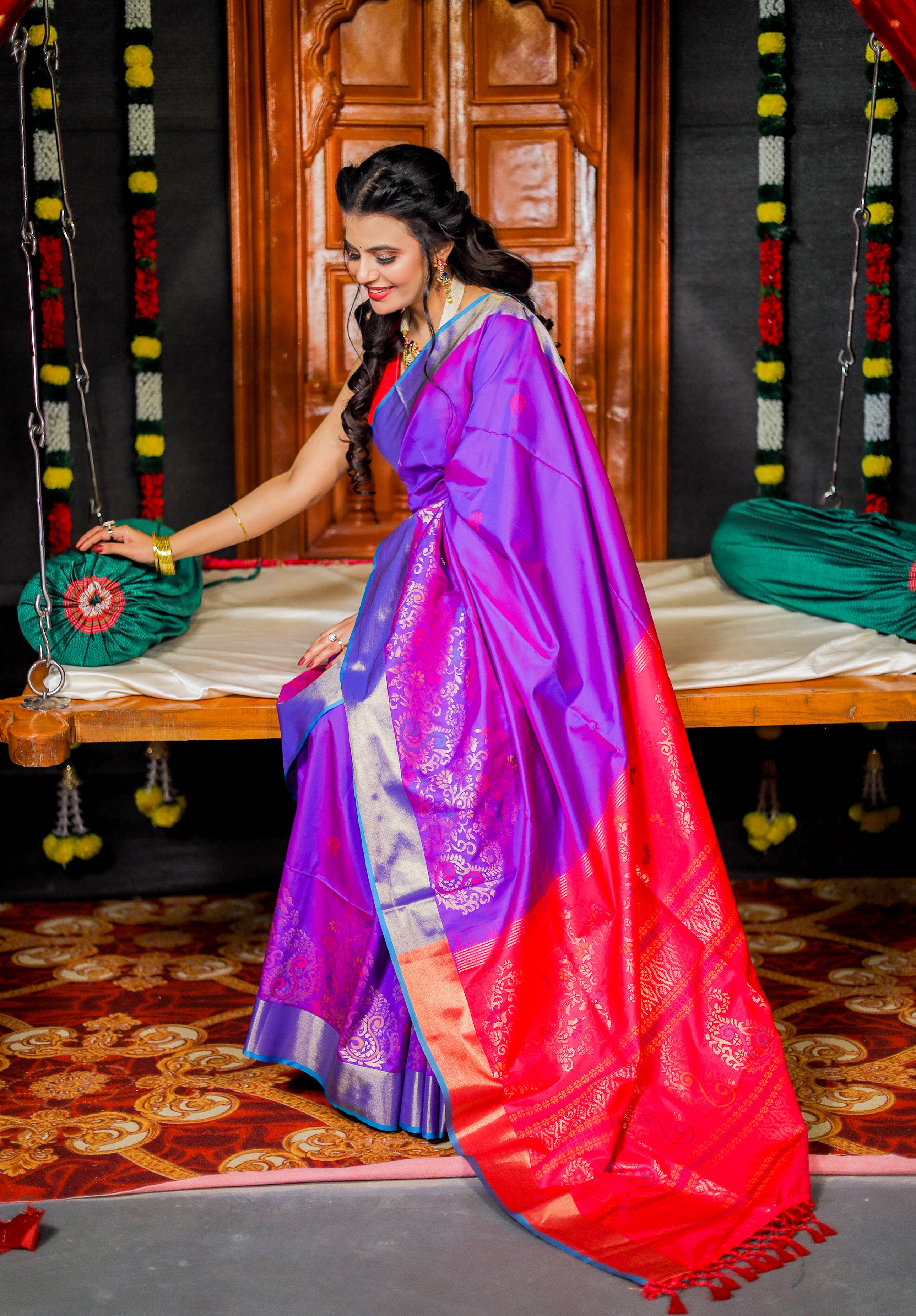 Women's Woven Design Kanjivaram Silk Saree With Blouse Piece
