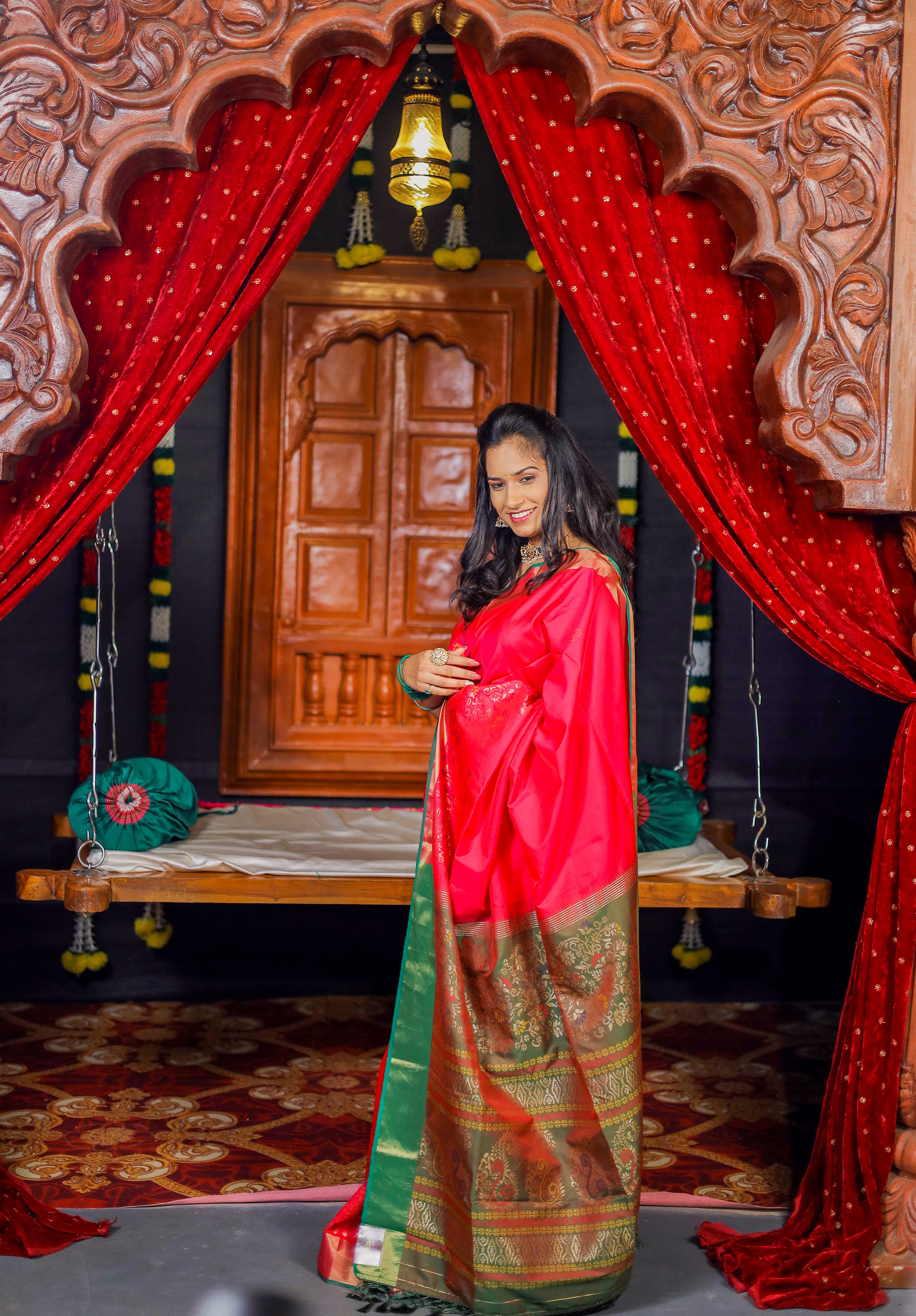 Women's Woven Design Kanjivaram Silk Saree With Blouse Piece