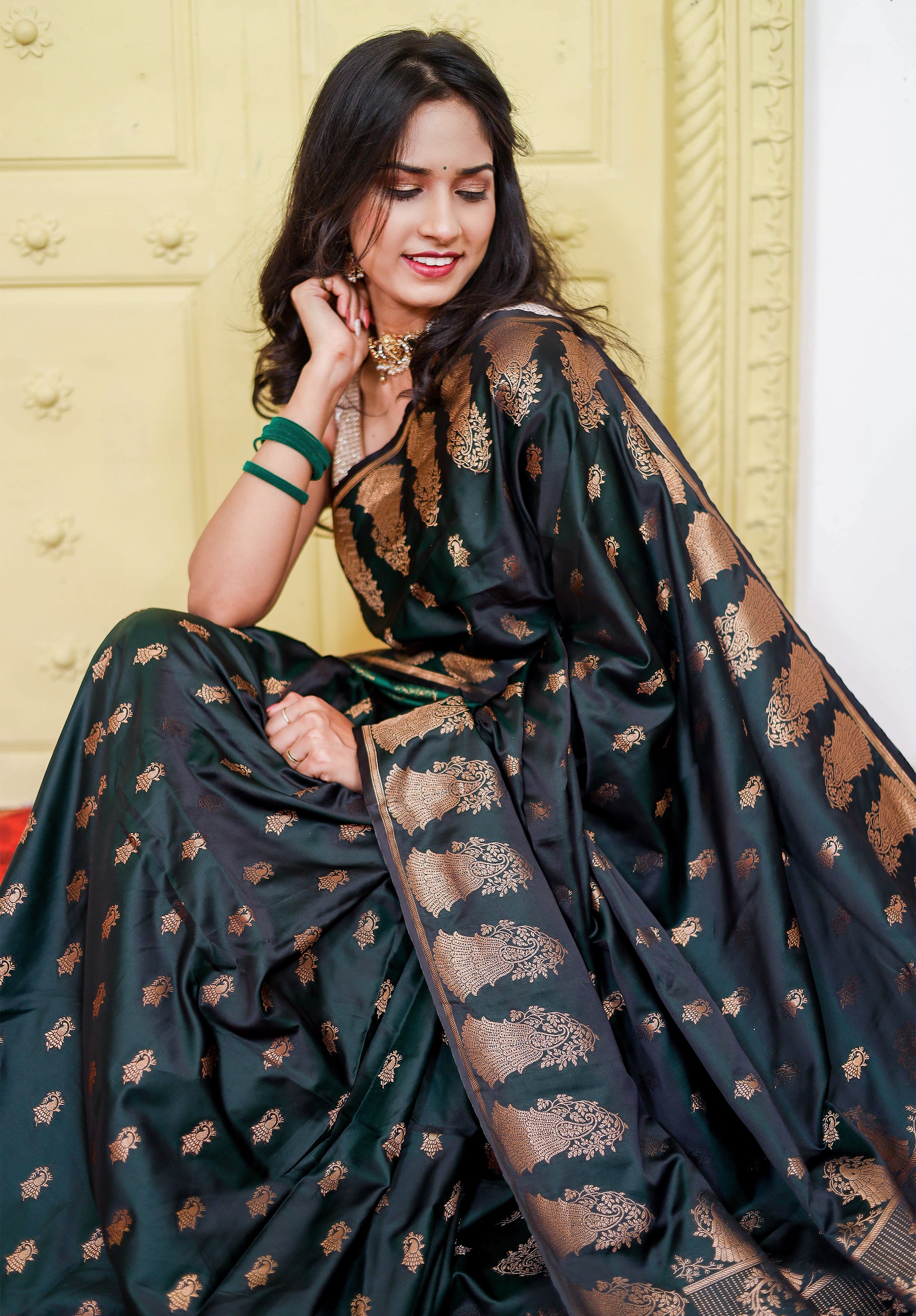 Women's Woven Banarasi Saree With Blouse Piece