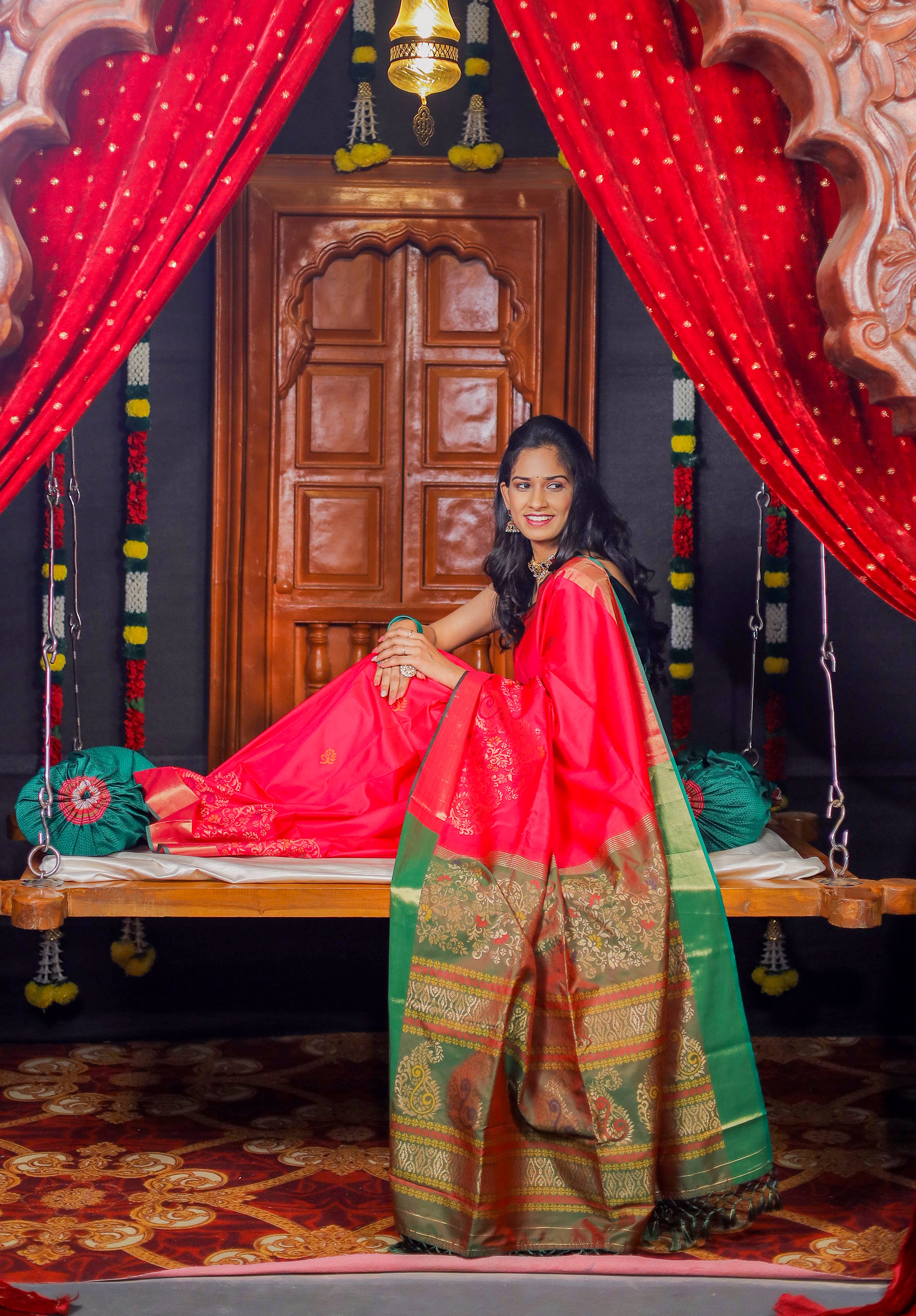 Women's Woven Design Kanjivaram Silk Saree With Blouse Piece