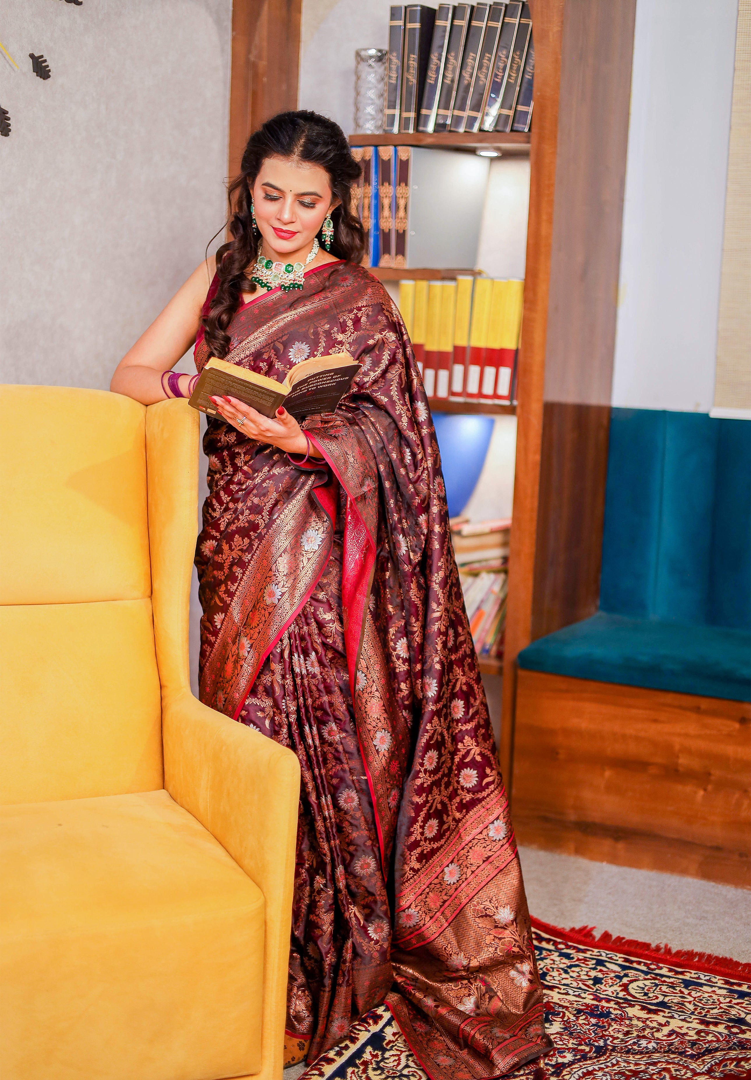 Women's Woven Banarasi Saree With Blouse Piece