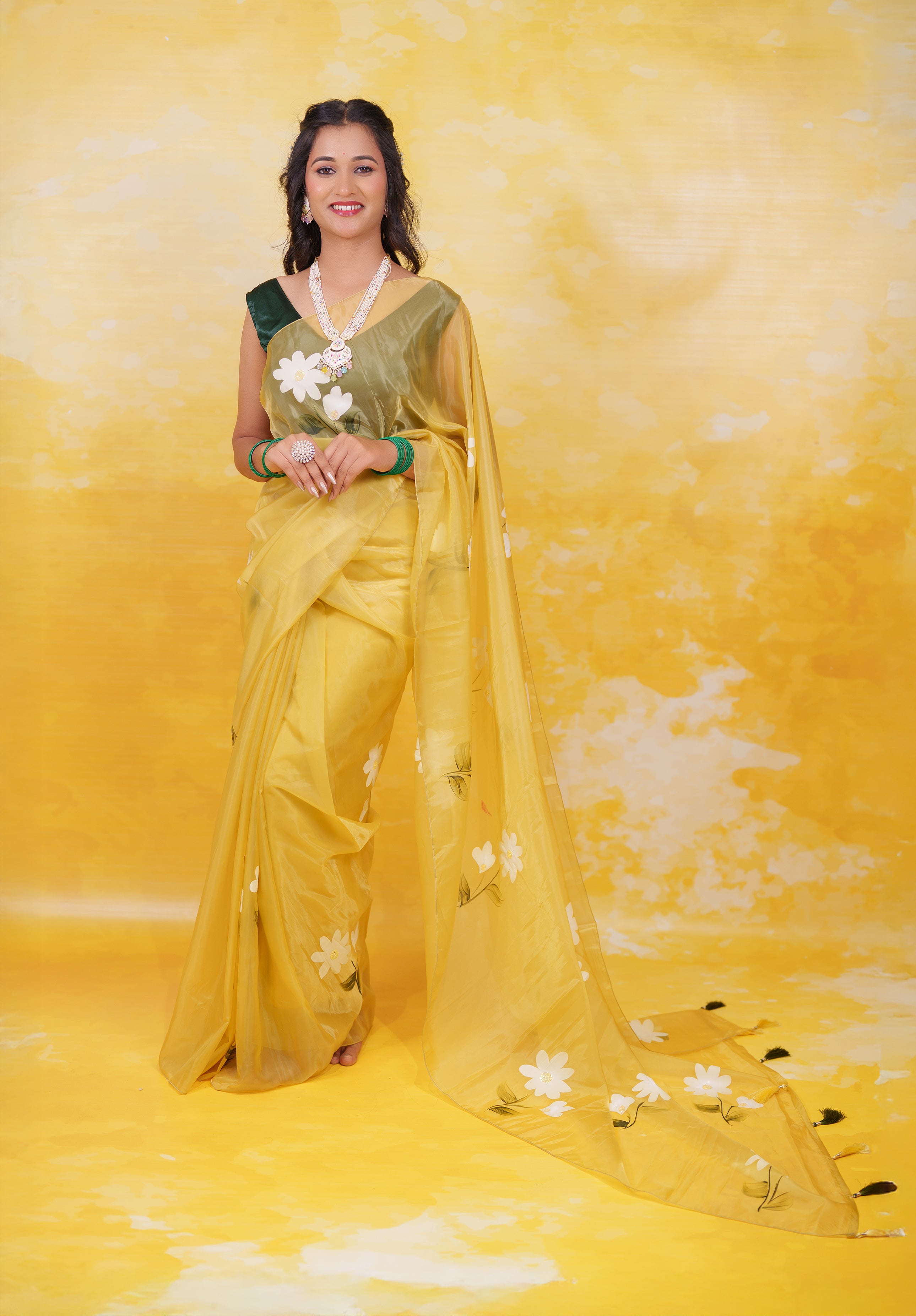 Women's Woven Pure organza Saree With Blouse Piece