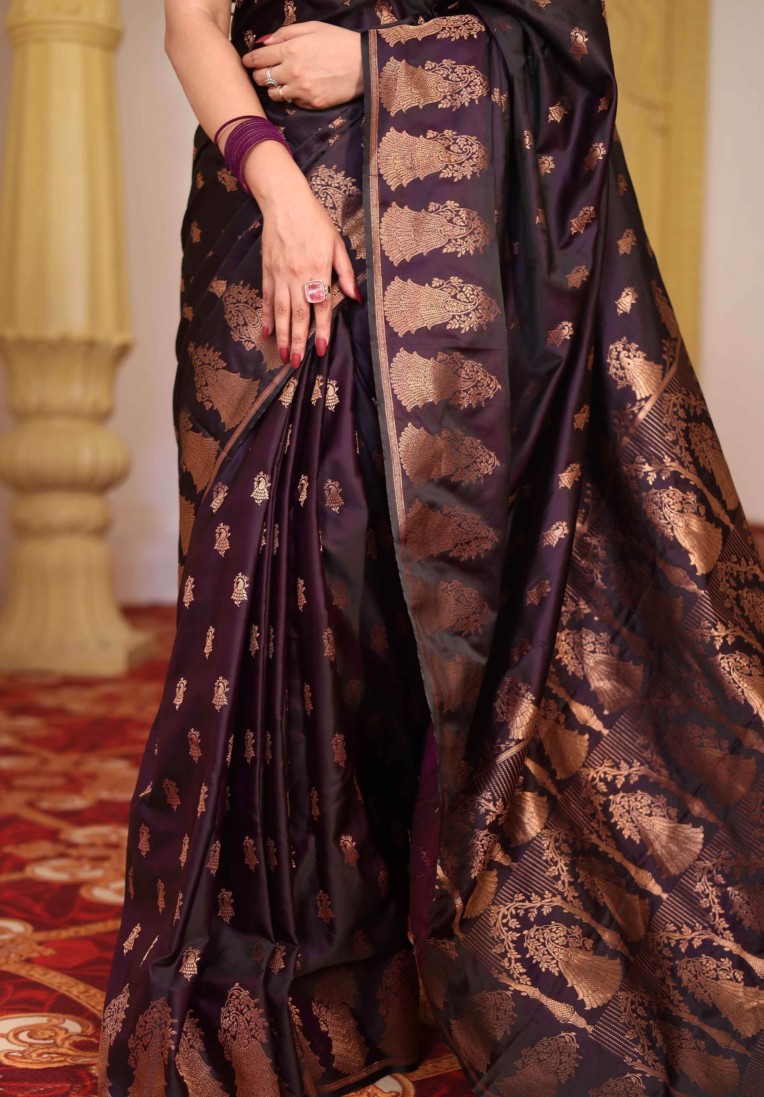 Women's Woven Banarasi Saree With Blouse Piece