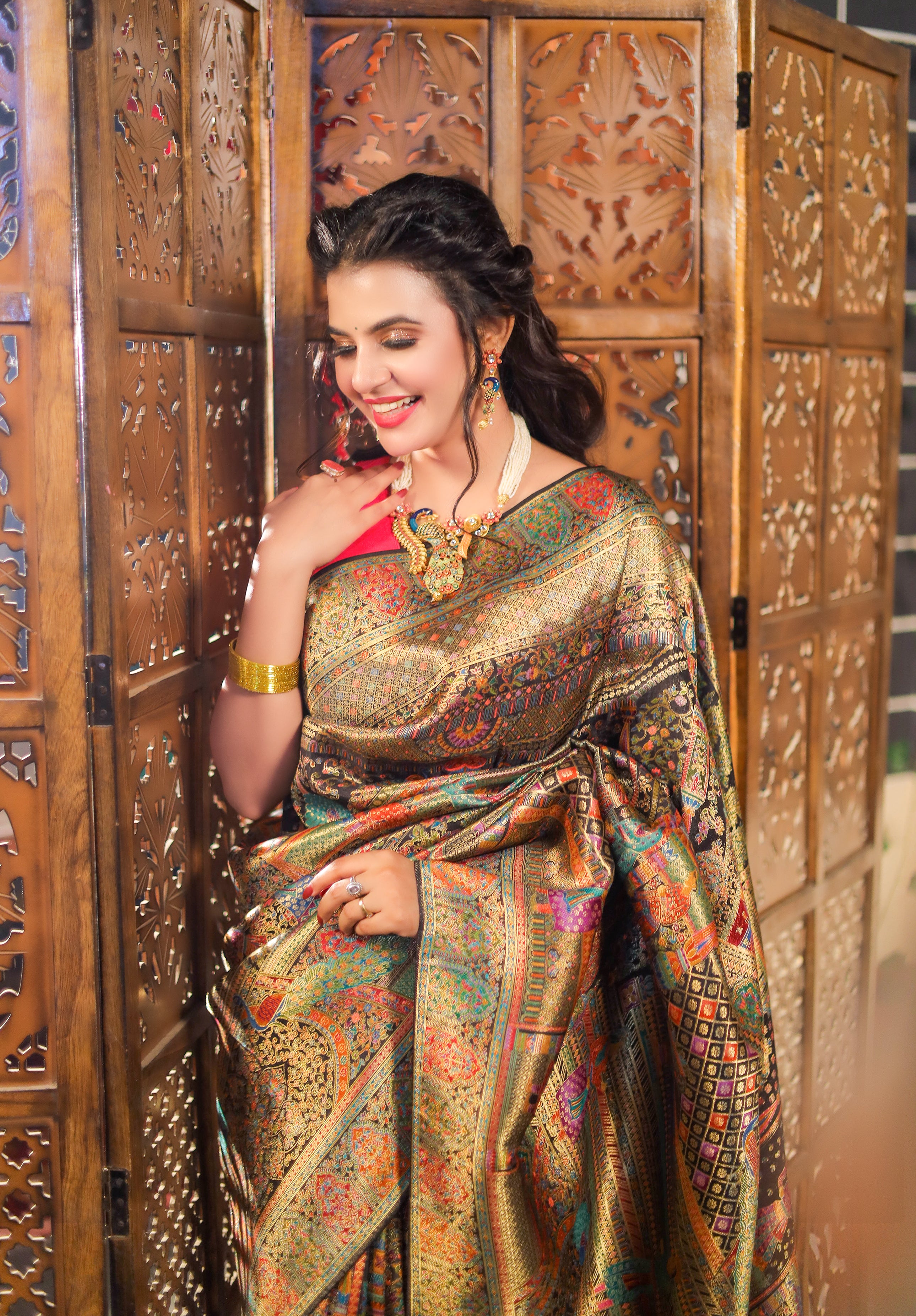 Women's Woven Design Kashida Work Saree With Blouse Piece