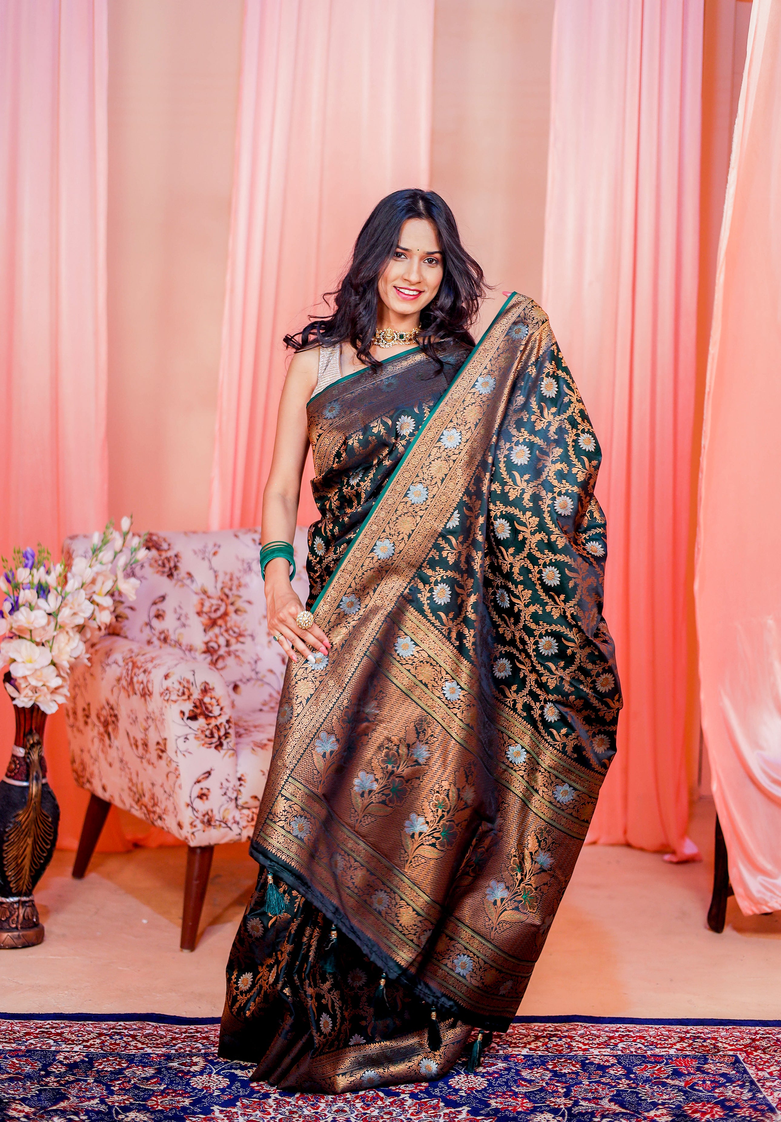 Women's Woven Banarasi Saree With Blouse Piece