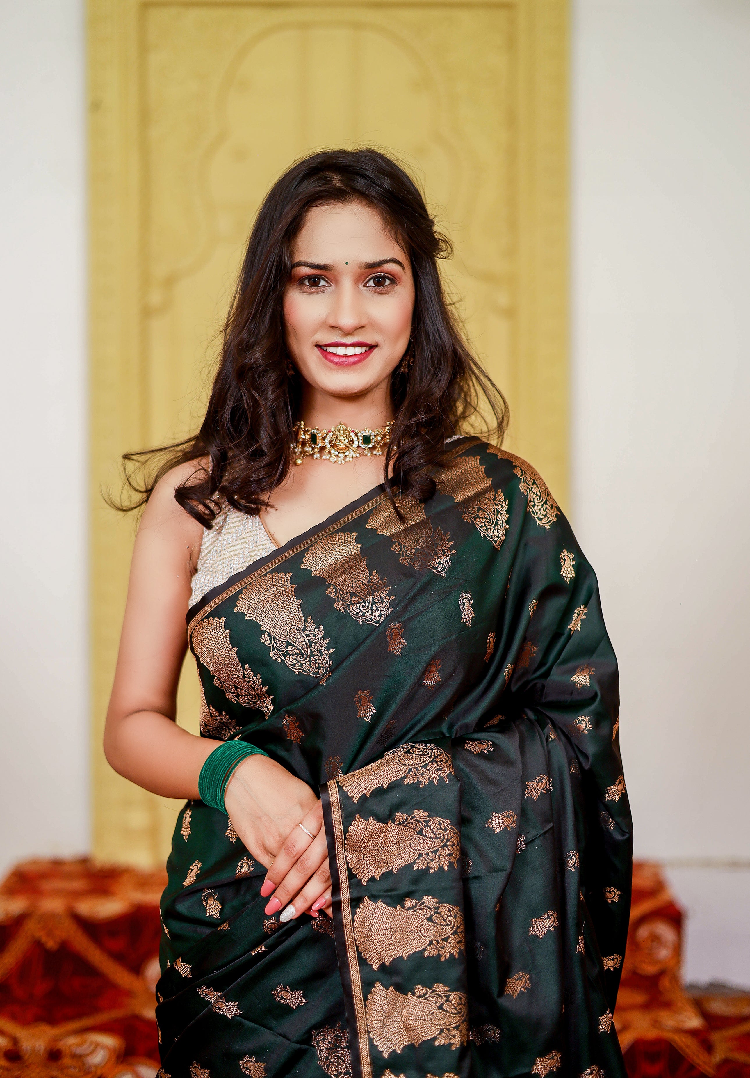 Women's Woven Banarasi  Saree With Blouse Piece