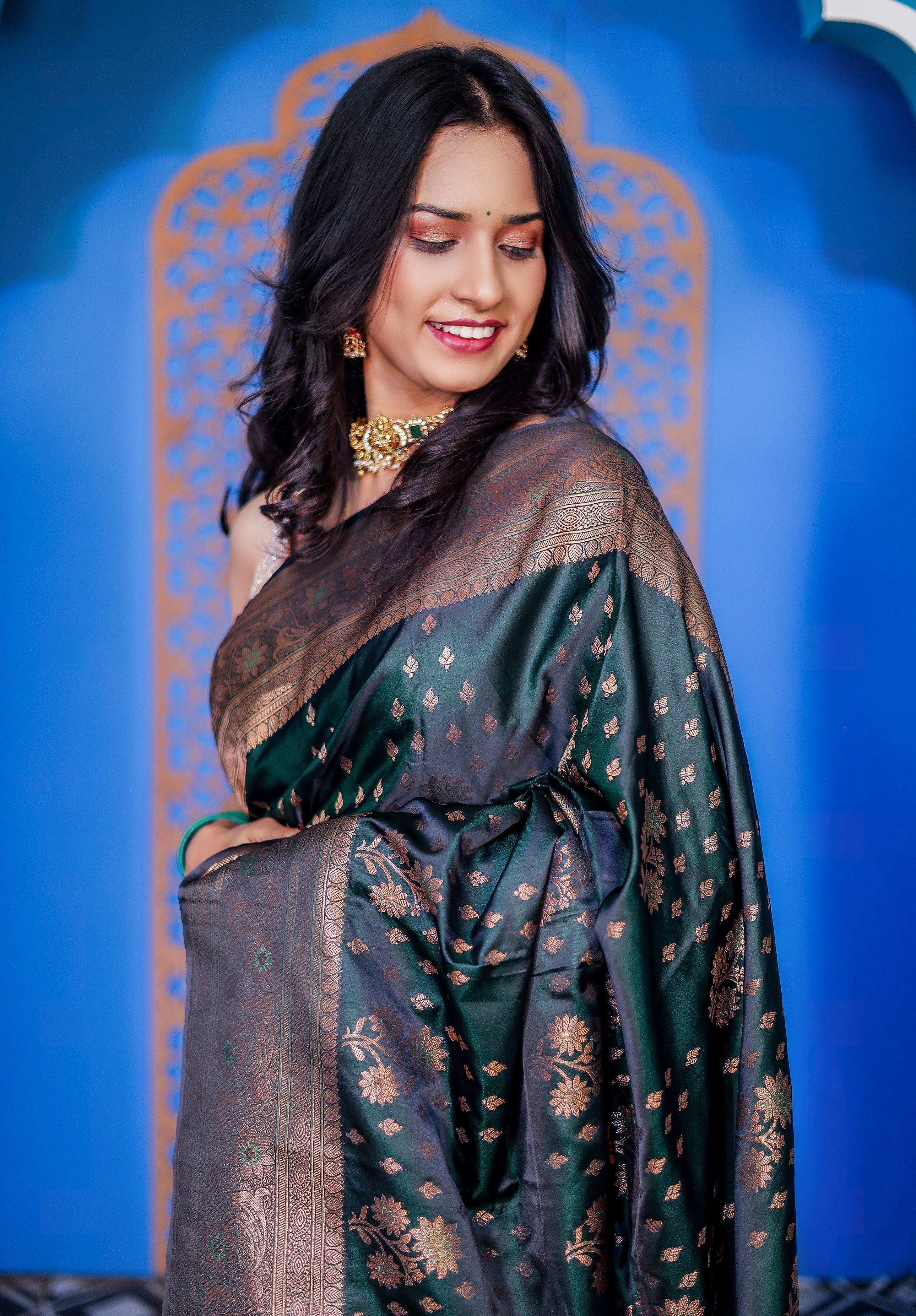 Women's Woven Banarasi Saree With Blouse Piece