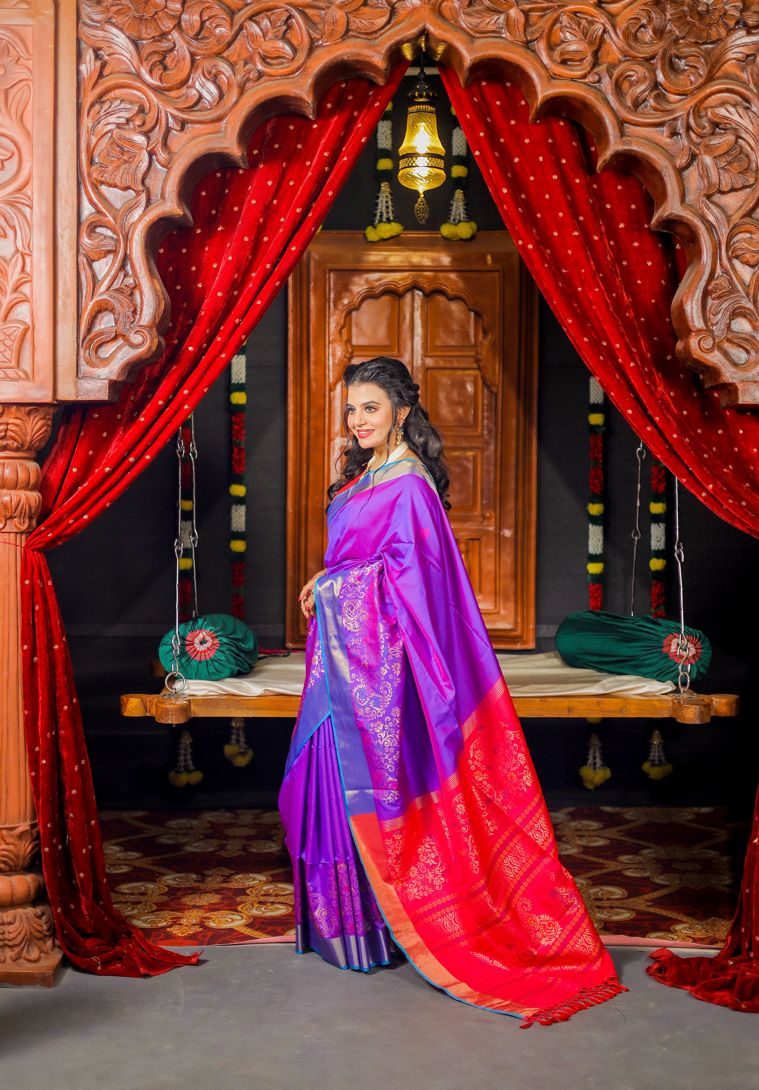 Women's Woven Design Kanjivaram Silk Saree With Blouse Piece