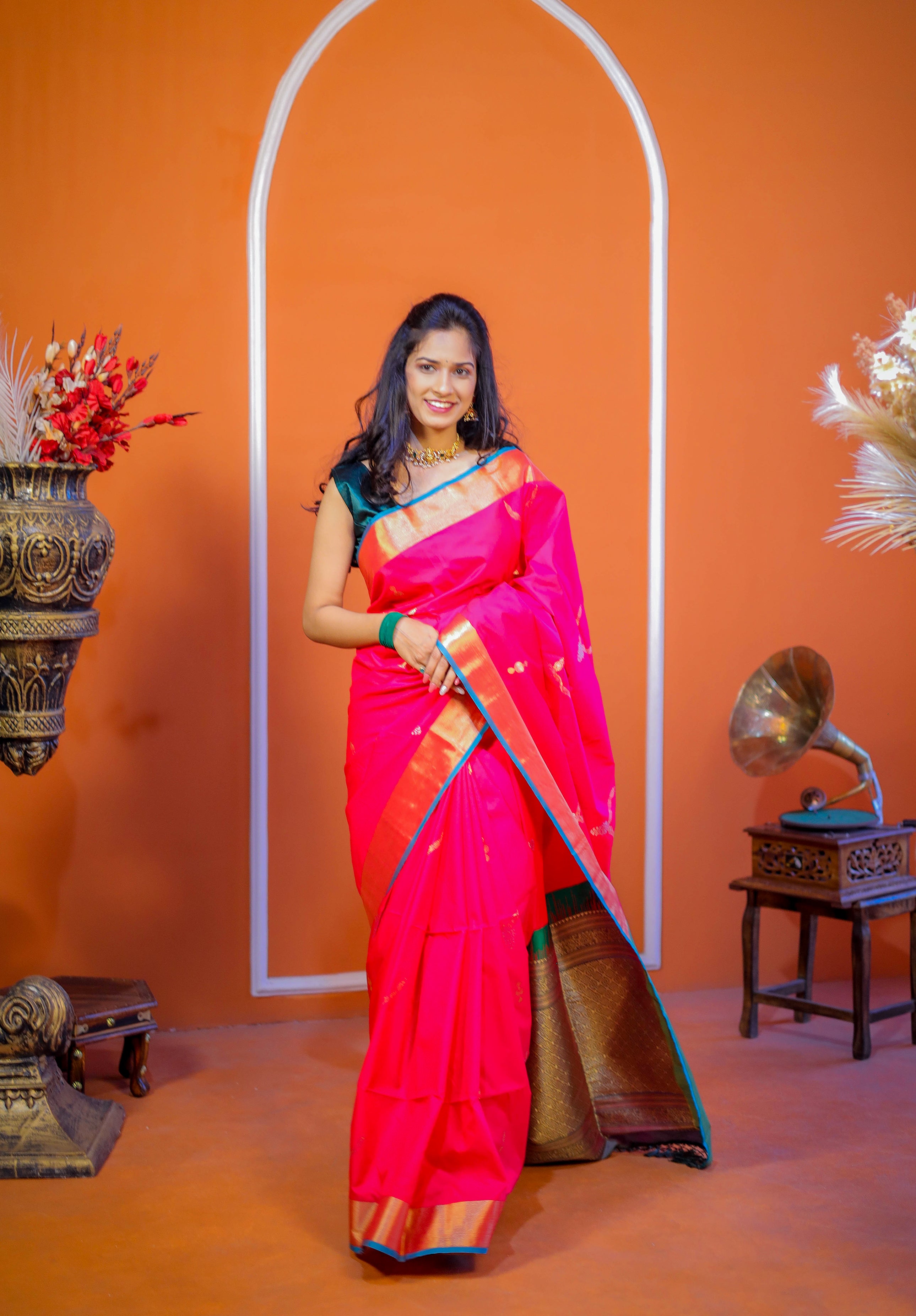 Women's Woven Design Kanjivaram Silk Saree With Blouse Piece