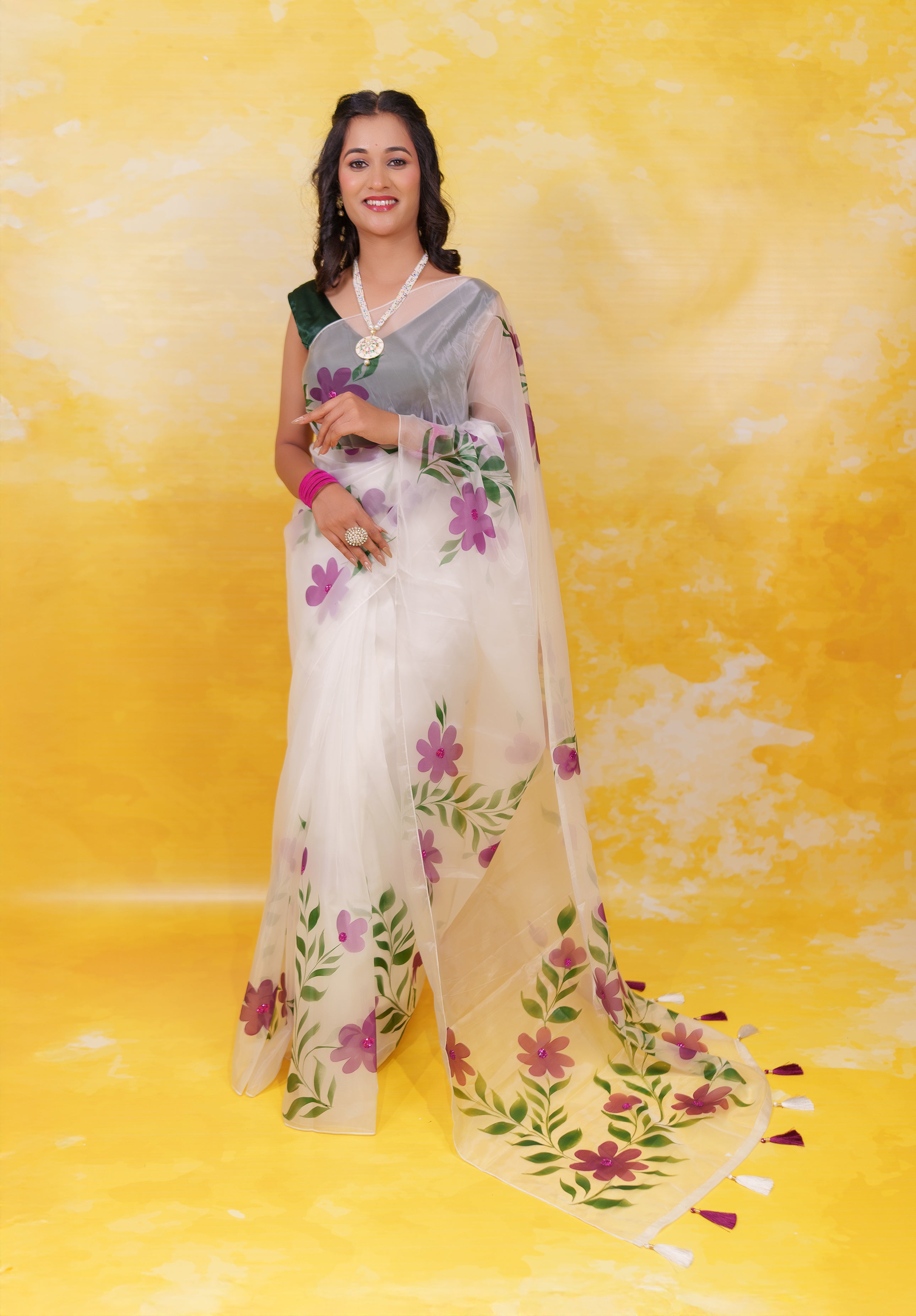 Women's Woven Pure organza Saree With Blouse Piece