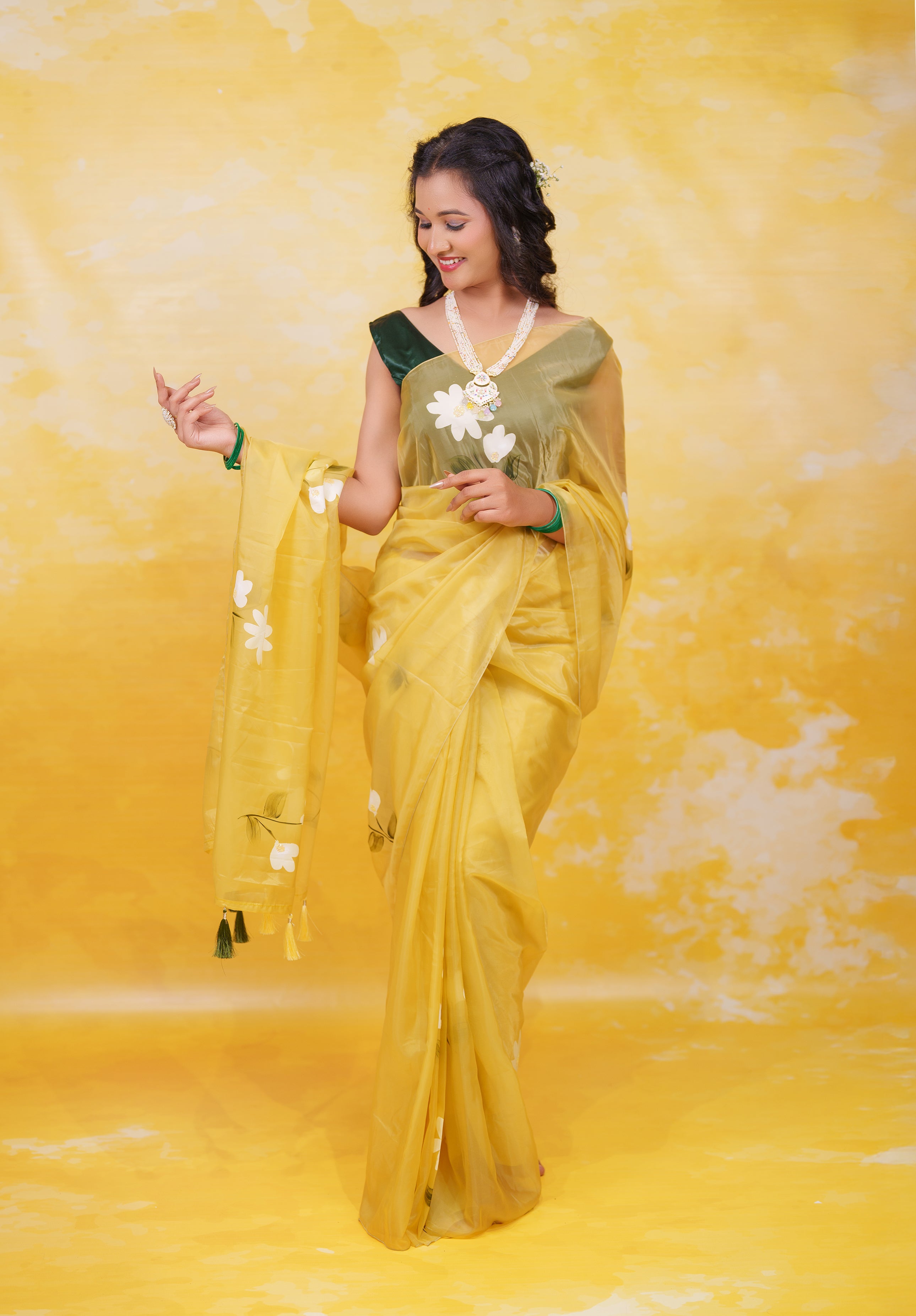 Women's Woven Pure organza Saree With Blouse Piece