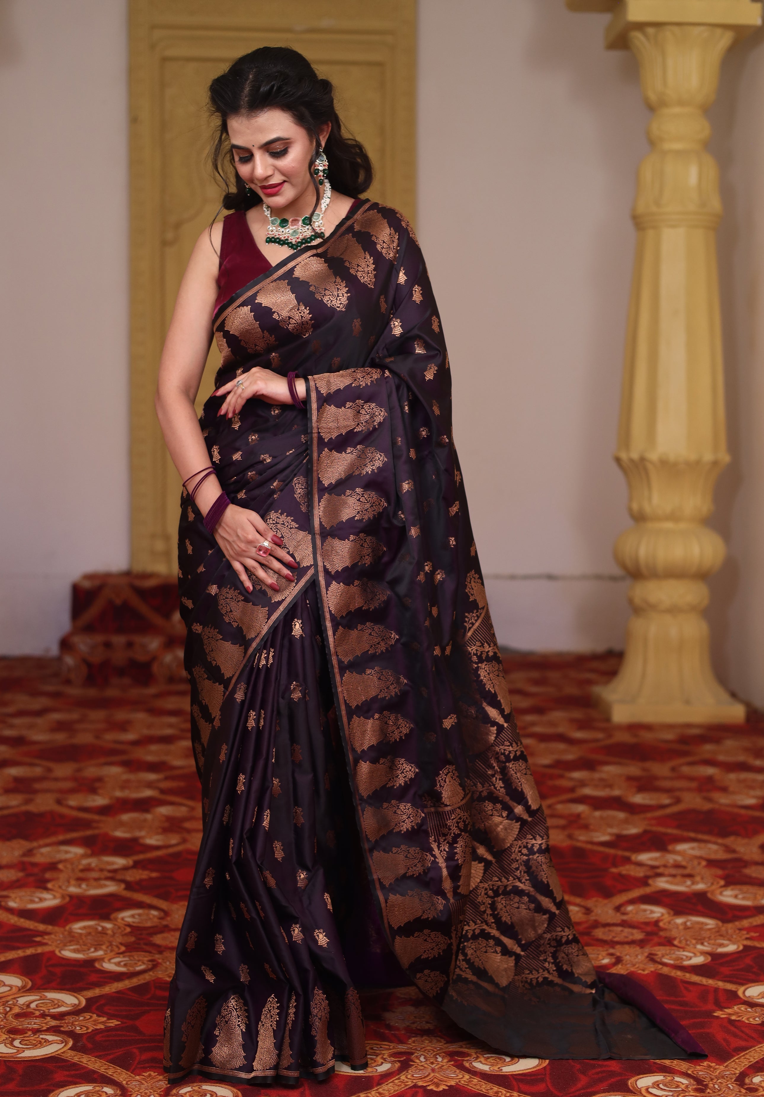 Women's Woven Banarasi  Saree With Blouse Piece